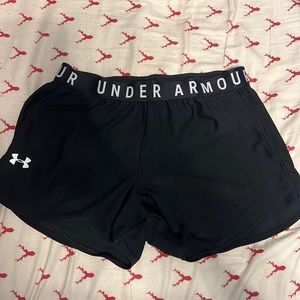 Black under armour shorts with pockets